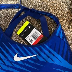 Nike sports bra large new
